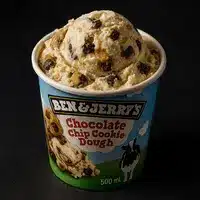 Crème Glacée Ben & Jerry's Pâte à Biscuit : Le Délice Chocolaté Pinte de crème glacée Ben & Jerry's saveur Chocolate Chip Cookie Dough, débordante de pâte à biscuits et pépites de chocolat.