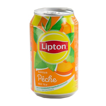 Lipton Ice Tea Pêche : Rafraîchissement faible en calories Canette de Lipton Ice Tea saveur Pêche, avec visuels de feuilles vertes et tranches de pêche, mentionnant 'Délicieusement rafraîchissant' et 'Faible en calories'.