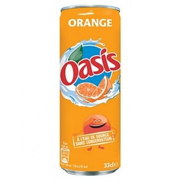 Boisson Oasis Orange 33cl : Naturelle et Rafraîchissante Canette orange Oasis de 33cl illustrant des éclaboussures d'eau, une tranche d'orange, et le texte "ORANGE" et "À L'EAU DE SOURCE SANS CONSERVATEUR".