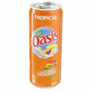 Boisson Oasis Tropical : Rafraîchissement aux Fruits Exotiques Canette de boisson Oasis Tropical orange, affichant le logo Oasis avec des illustrations de fruits tropicaux comme banane et mangue, contenant 33cl.